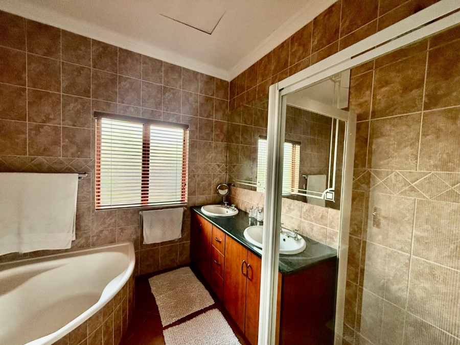 4 Bedroom Property for Sale in Melodie North West